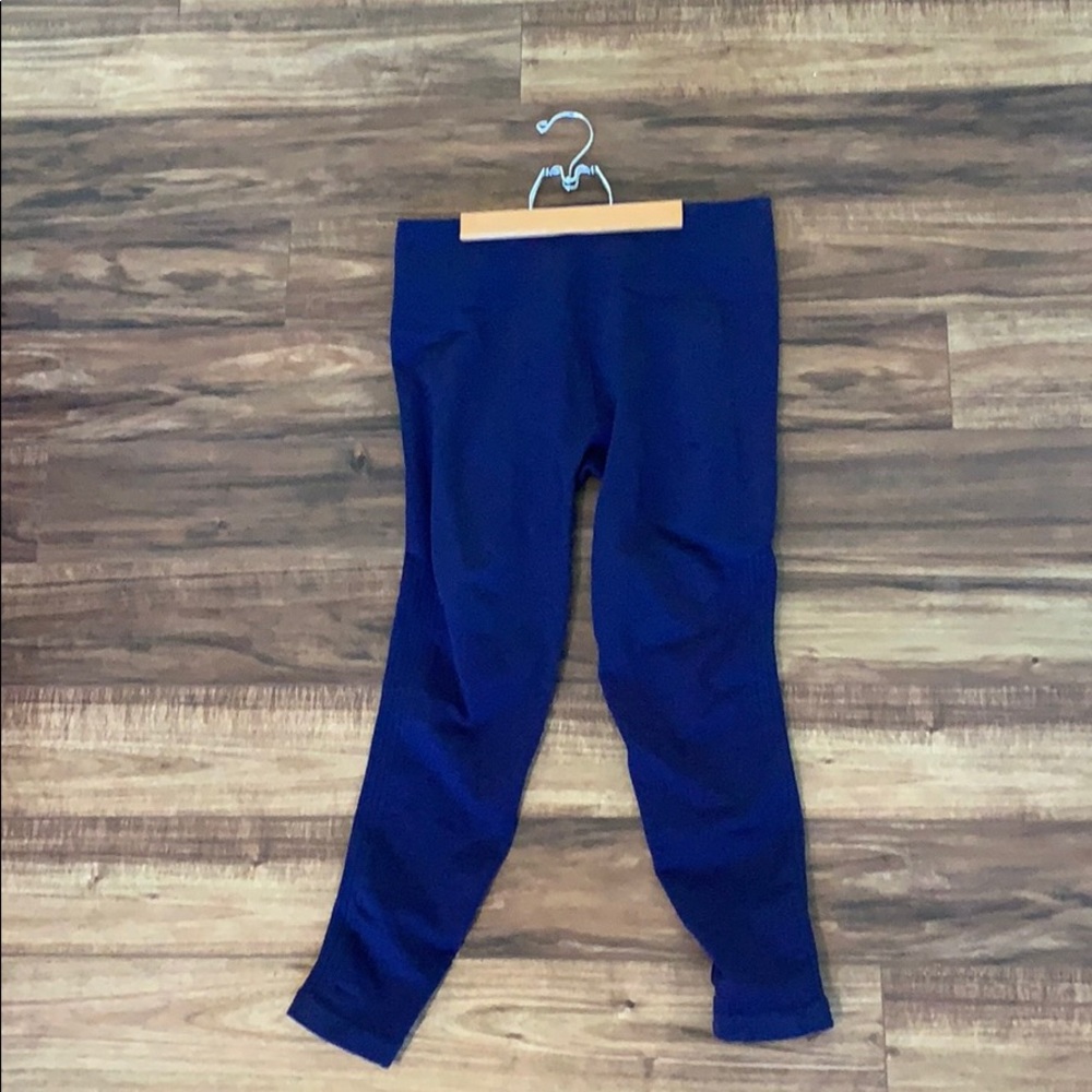 Lululemon Zone In Tight Crop SIZE 10/12
